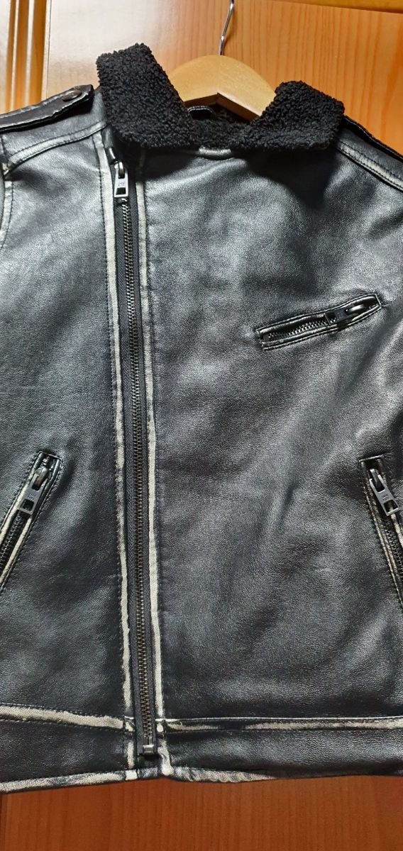 Cazadora tipo biker de piel niño talla 8