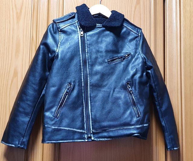 Cazadora tipo biker de piel niño talla 8