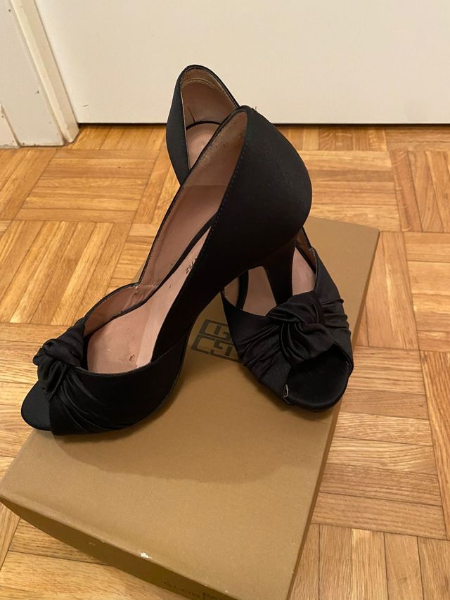 Zapatos Peeptoes negros