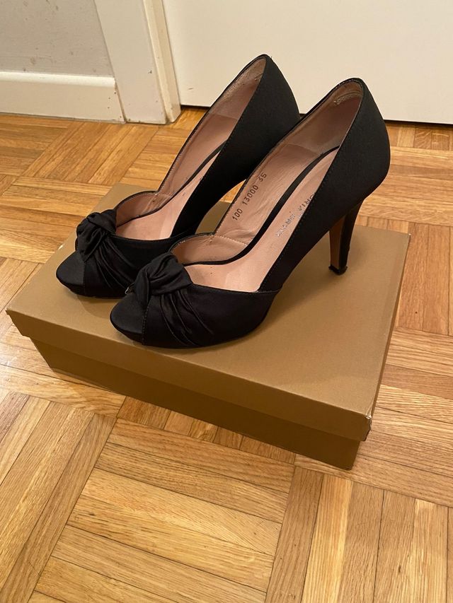 Zapatos Peeptoes negros