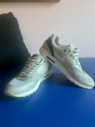 Nike air max 1 (87) color crema en talla 40,5 de segunda mano por 40 EUR en  Salamanca en WALLAPOP