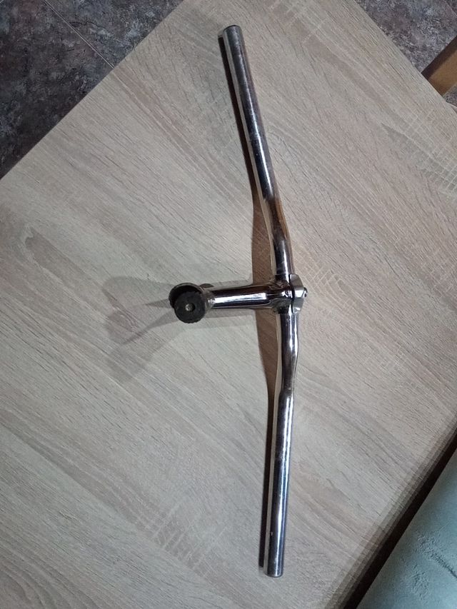 Manillar con potencia y tija de 25mm de diámetro