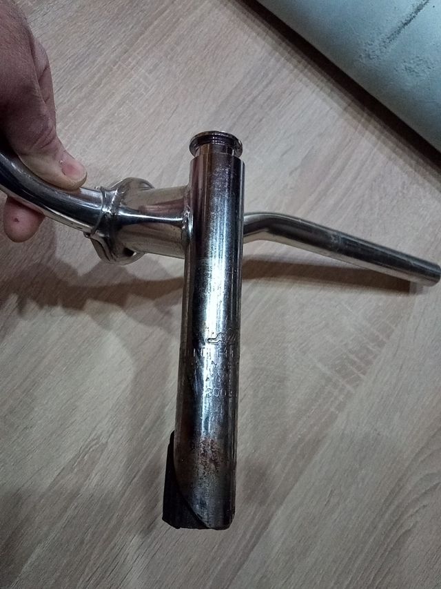 Manillar con potencia y tija de 25mm de diámetro