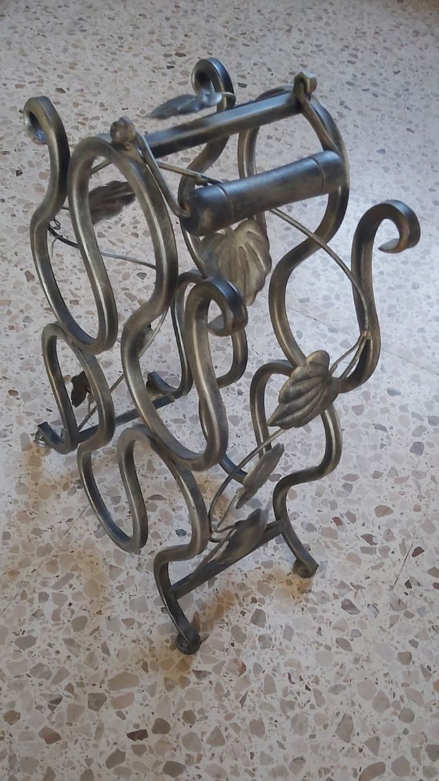 Portabottiglie in ferro lavorato