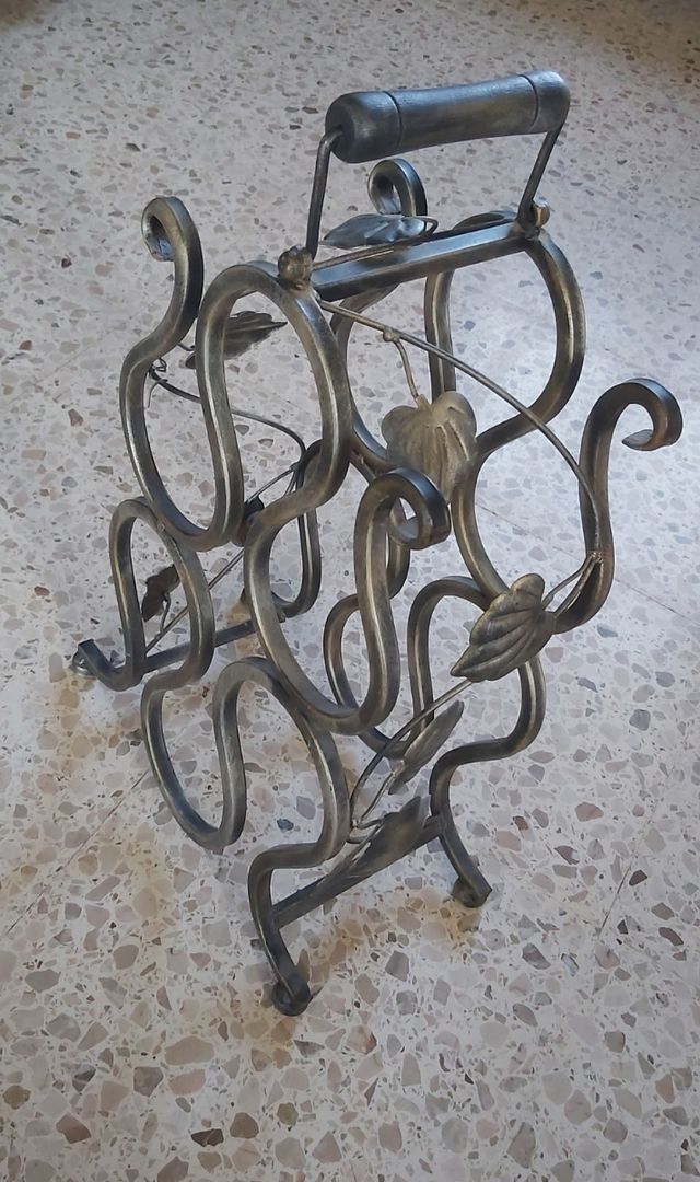 Portabottiglie in ferro lavorato