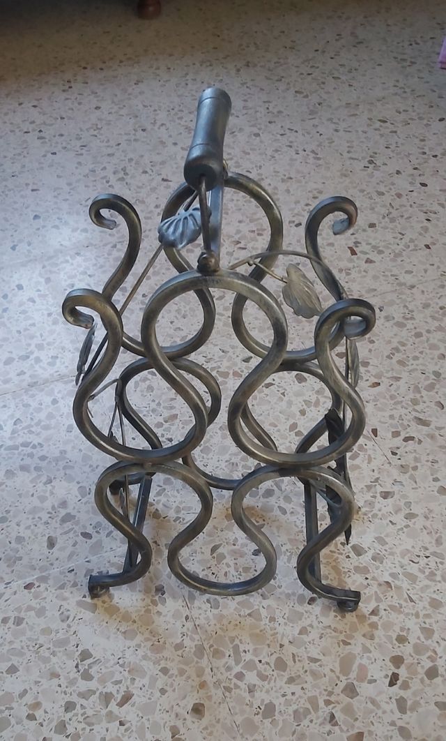 Portabottiglie in ferro lavorato