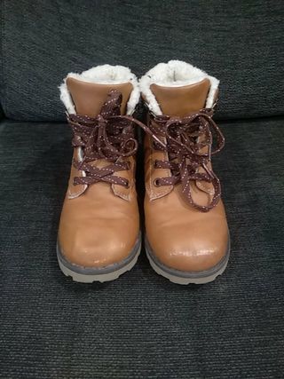Botas zapatos infantiles bebé de segunda mano por 3 EUR en Barcelona en  WALLAPOP