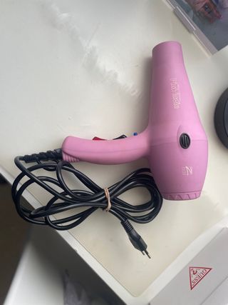 Secador Zelos, casa del peluquero de segunda mano por 20 EUR en Doña  Blanca-Poblado en WALLAPOP