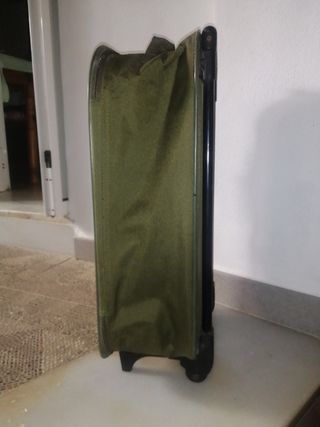 Maleta de viaje de segunda mano por 14 EUR en Burguillos en WALLAPOP