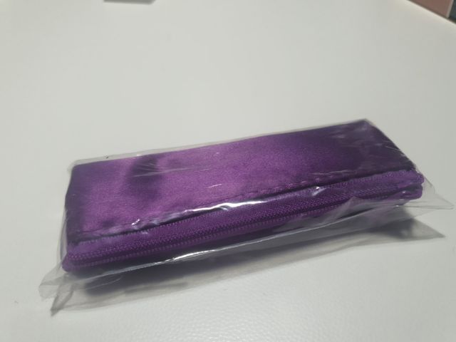 pochette da borsetta trucco lilla con disegno