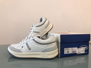 Zapatillas 42 Paredes SIN ESTRENAR de segunda mano por 15 EUR en Burgos en  WALLAPOP