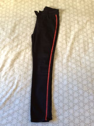 Pantalón vaquero OCTOBER ( marca El Corte Inglés) de segunda mano por 10  EUR en Salamanca en WALLAPOP