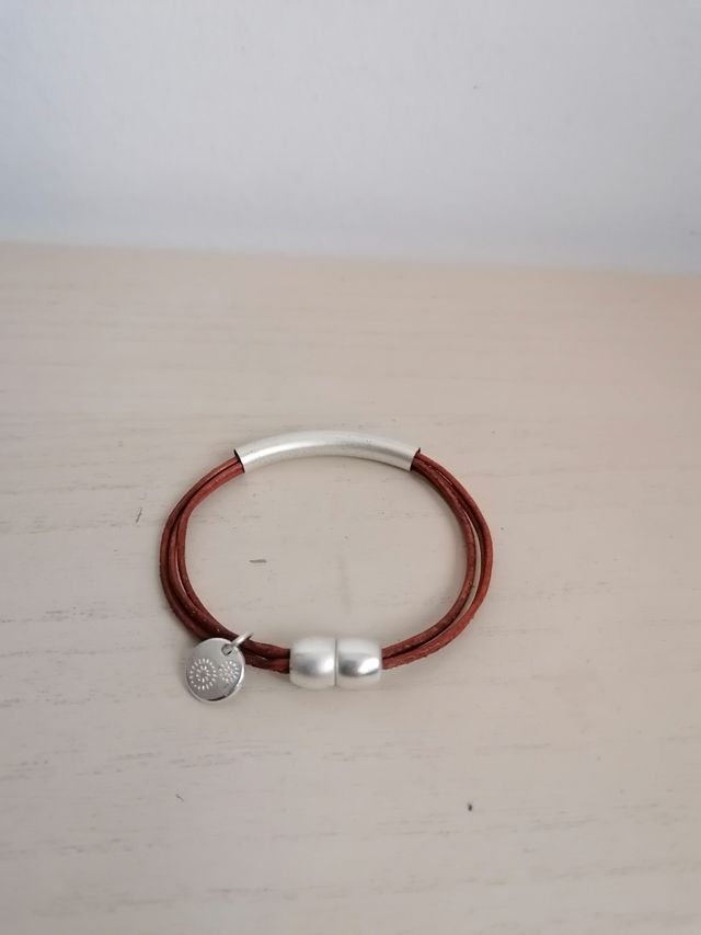 Pulsera cuero con cierre imantado
