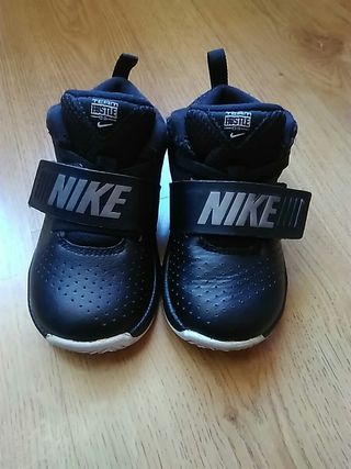 Zapatillas Nike número 25 de segunda mano por 12 EUR en Madrid en WALLAPOP