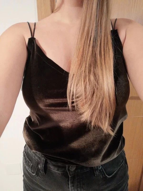 Blusa aterciopelada verde Pull and Bear