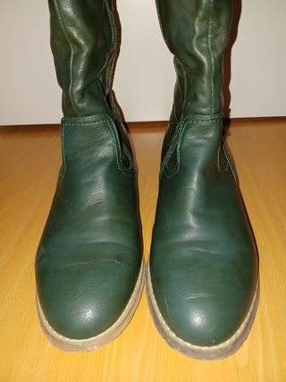 Botas altas, verde botella de segunda mano por 15 EUR en Guadalix de la  Sierra en WALLAPOP