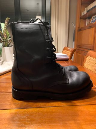 Botas militares Pielcort. de segunda mano por 50 EUR en Pontevedra en  WALLAPOP