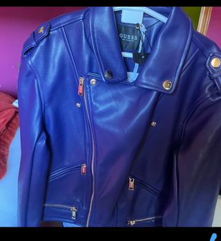 Chaqueta Guess nueva con etiqueta Corte Inglés de segunda mano por 70 EUR  en Illescas en WALLAPOP
