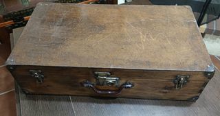 Maleta antigua de madera de segunda mano por 30 EUR en Laguna de Duero en  WALLAPOP