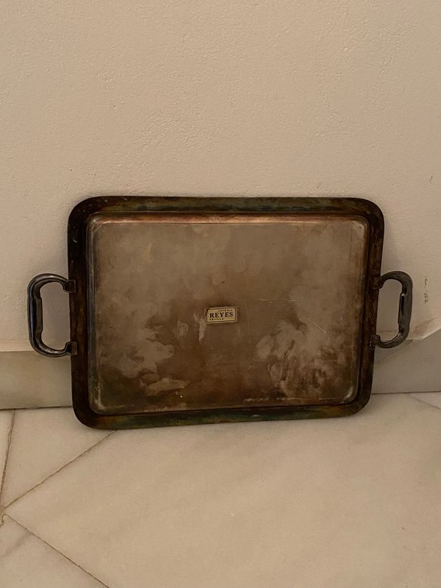 Bandeja de alpaca con asas (Joyería Reyes Sevilla)