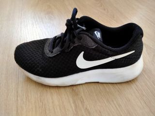 Zapatillas Nike talla 35 de segunda mano por 20 EUR en Zaragoza en WALLAPOP