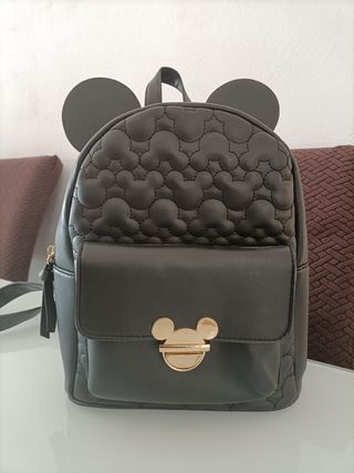 Mochila Mickey Primark de segunda mano por 20 EUR en Santa Coloma de  Gramenet en WALLAPOP