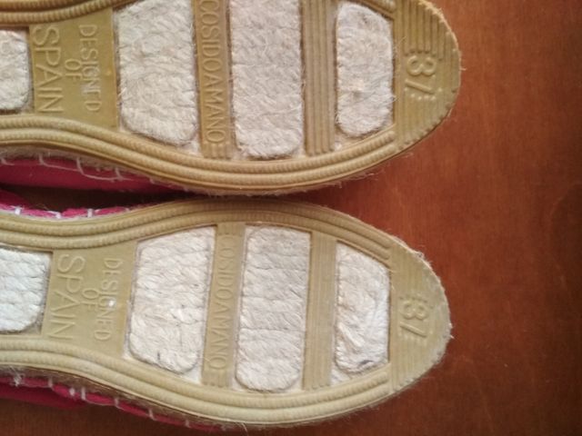 2 pares de alpercatas.