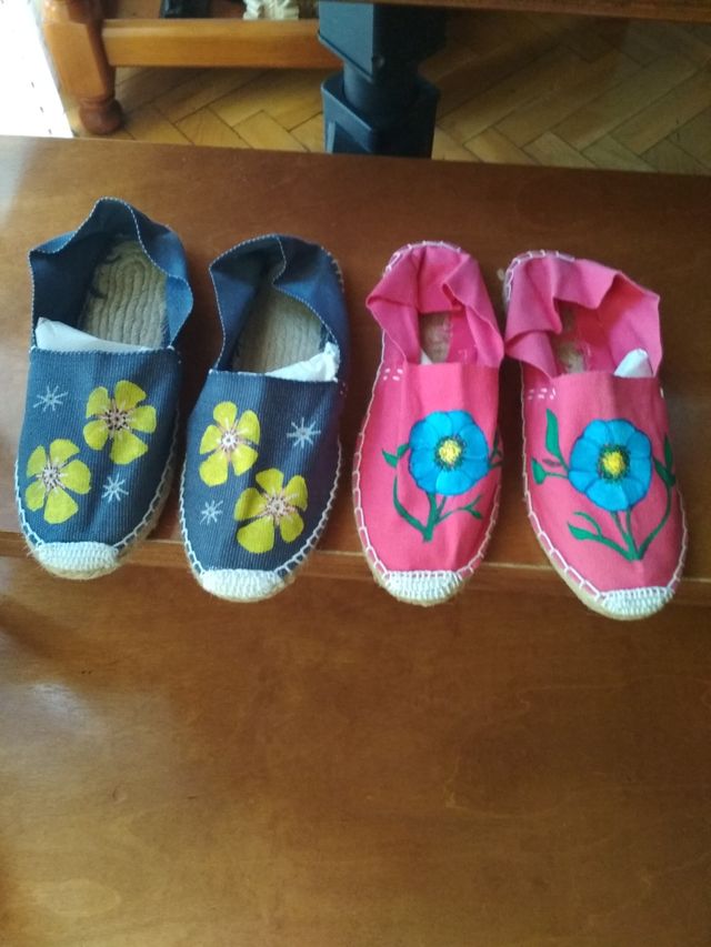 2 pares de alpercatas.