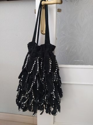 Bolso negro con lentejuelas de segunda mano por 3 EUR en Madrid en WALLAPOP