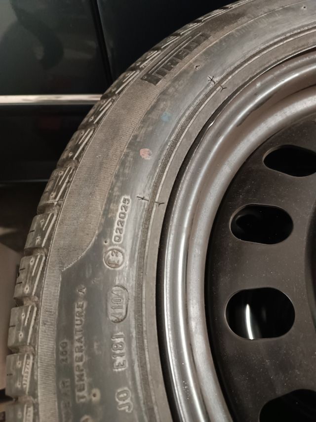 Neumático 215 55 17