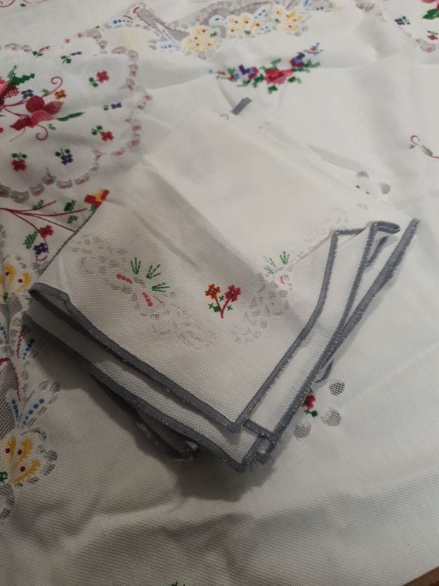 mantel cuadrado, 8 servilletas