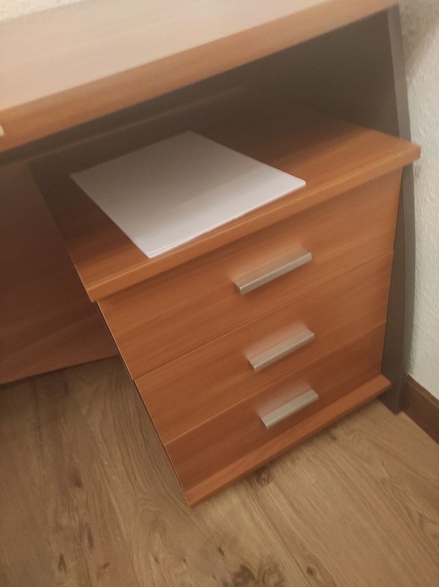 Mesa escritorio en muy buen estado