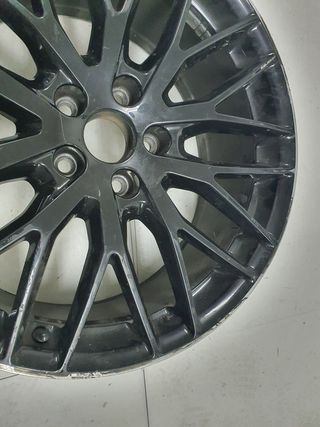 UNA llanta Audi A3 8V 19" original