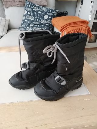 Botas para andar por la nieve talla 30 de segunda mano por 8 EUR en  Masarrochos en WALLAPOP