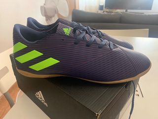 Botas de futbol talla 40, 40 2\\/3, 41 1\\/3 y 44 de segunda mano por 35 EUR  en Madrid en WALLAPOP