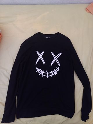 Sudadera negra Shein, M de segunda mano por 5 EUR en El Ejido en WALLAPOP