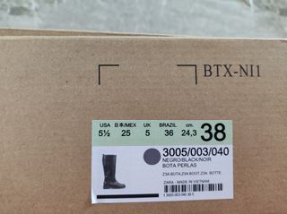 Botas altas negra con perlas Zara de segunda mano por 15 EUR en Caparacena  en WALLAPOP