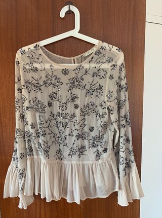 Blusa pedrería Zara de segunda mano por 18 EUR en Madrid en WALLAPOP