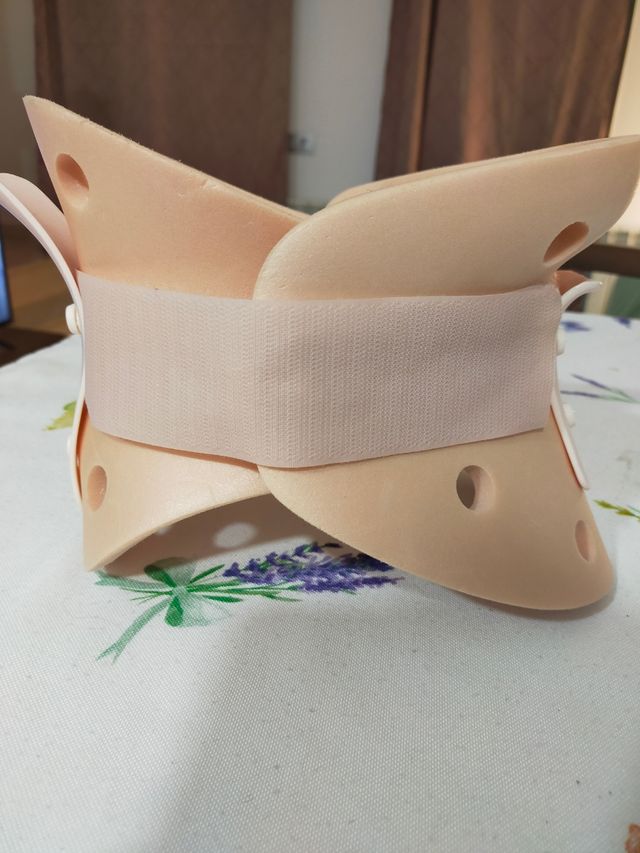 collarin ortopedico cervical