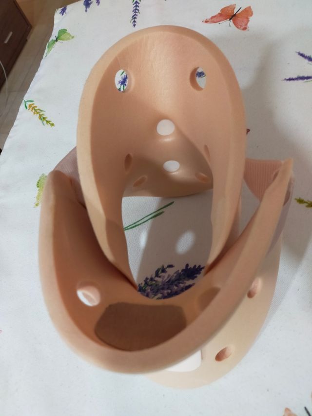 collarin ortopedico cervical