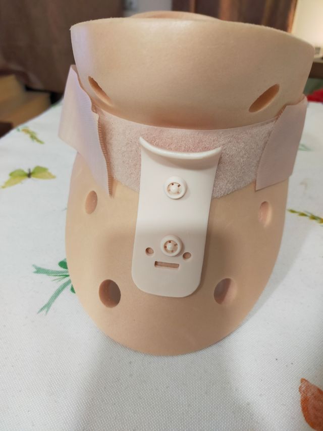 collarin ortopedico cervical