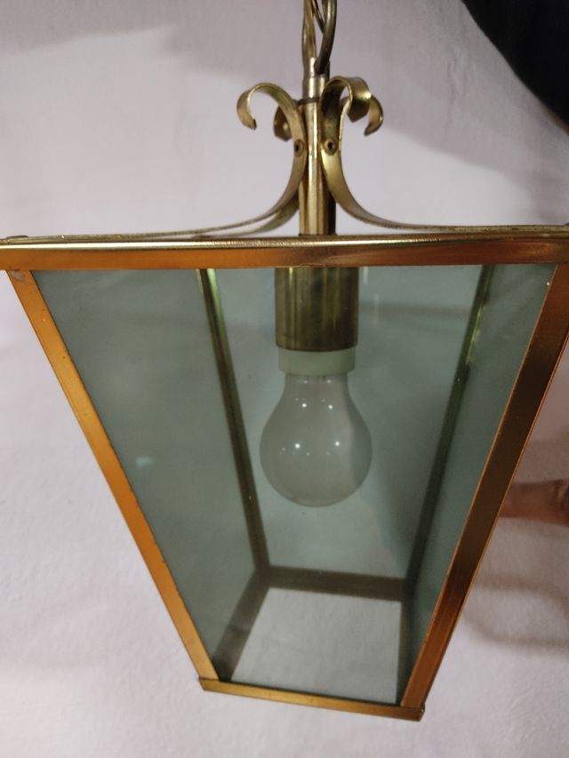 farol de cristal dorado