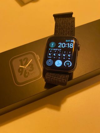 Apple Watch S4 44mm LTE Nike de segunda mano por 190 EUR en Madrid en  WALLAPOP