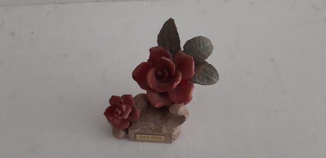 Figura pisapapeles  ceramica  a mano  14x10 cm. Ar