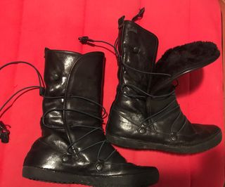 Botas camper negras de piel de segunda mano por 10 EUR en La Fontanilla en  WALLAPOP