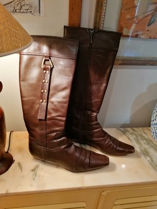 Botas altas talla 41 de segunda mano por 12 EUR en Ontinyent en WALLAPOP