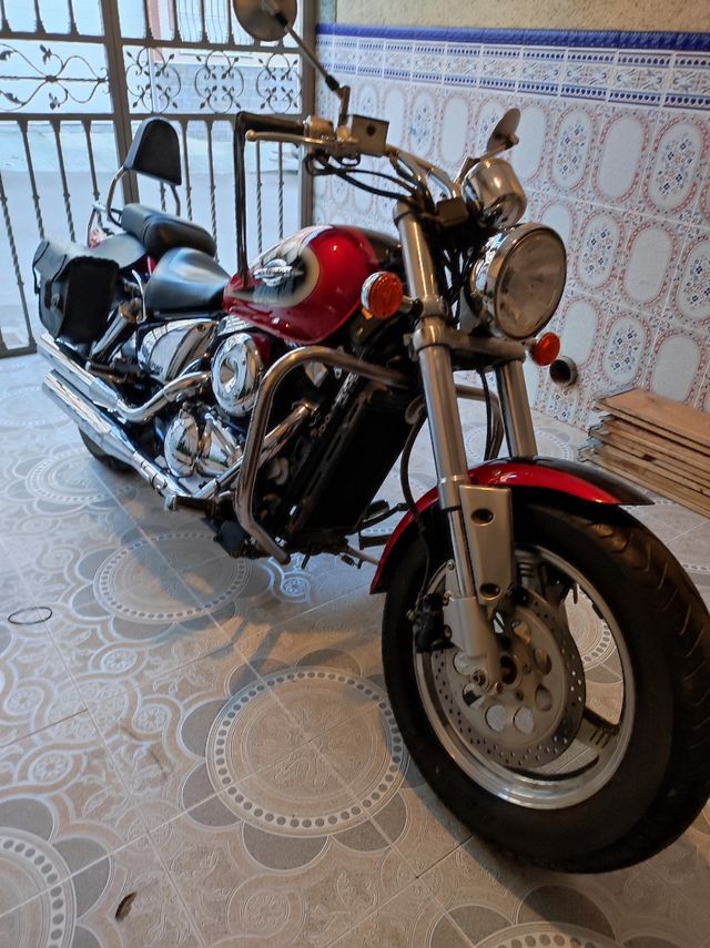 Moto suzuki marauder 800.