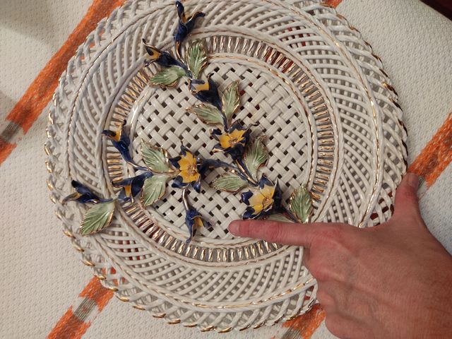 plato adorno de cerámica