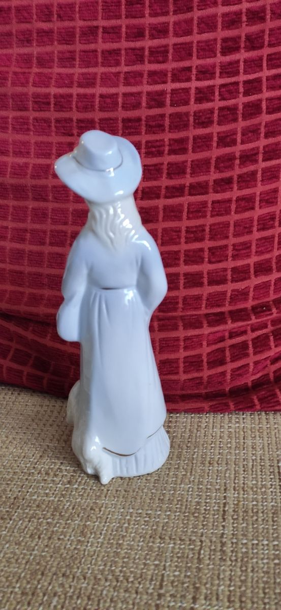 Vendo figura decorativa de porcelana