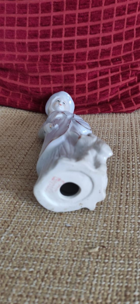 Vendo figura decorativa de porcelana
